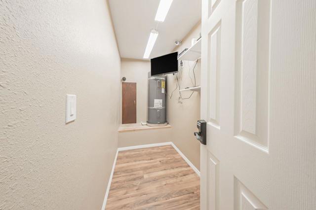 12340 Lakeshore Drive, Clearlake CA: https://media.crmls.org/mediaz/e6be51fa-4d61-451a-989e-032b38fc8327.jpg