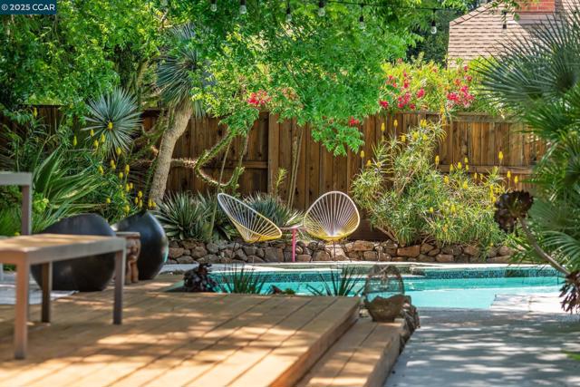 232 Clyde Dr, Walnut Creek CA: https://media.crmls.org/mediaz/e6be88bf-1d3d-4065-a81e-3ac77addb524.jpg