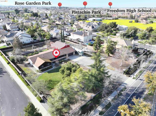 3215 Ohara Ave, Brentwood CA: https://media.crmls.org/mediaz/e6bea48c-edcc-4bbb-8425-77989f531af7.jpg