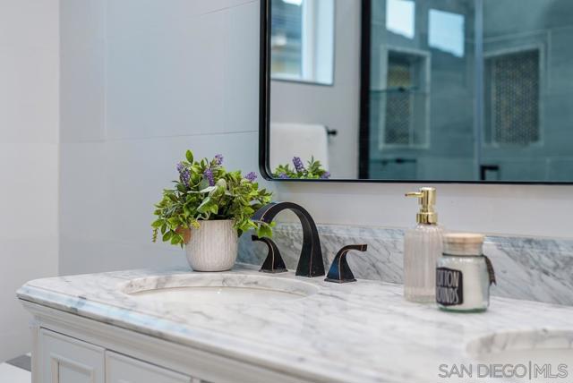 11289 Silver Buckle Way, San Diego CA: https://media.crmls.org/mediaz/e6beefa4-519b-4d09-a1c2-1c21e765c015.jpg