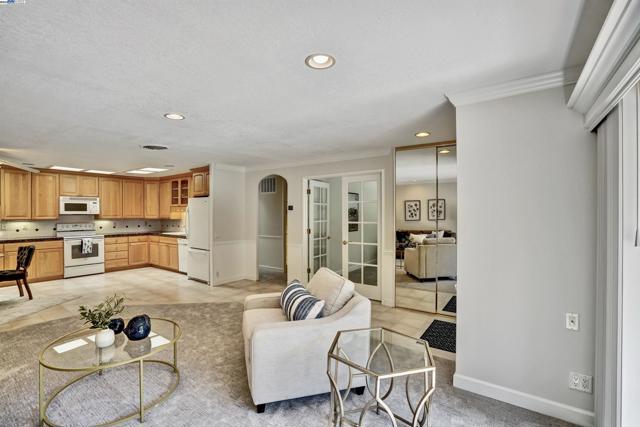 2217 Ptarmigan Dr, Walnut Creek CA: https://media.crmls.org/mediaz/e6bf840d-40fa-4827-8d59-3724b61a2d06.jpg