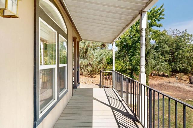 7555 Merced Falls Road, Snelling CA: https://media.crmls.org/mediaz/e6bf8719-54a7-4e78-88c5-b143fff01c7f.jpg