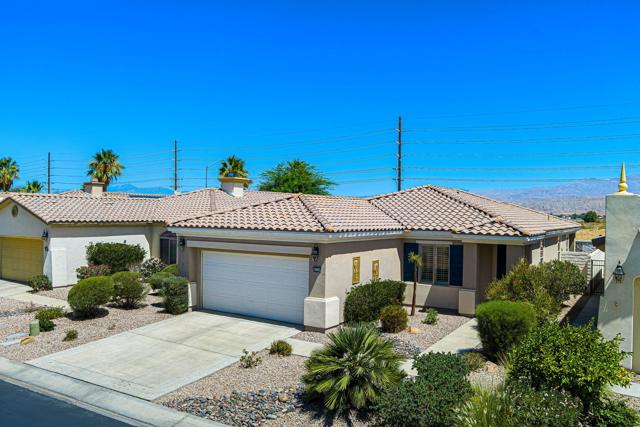 80208 Avd Linda Vista, Indio CA: https://media.crmls.org/mediaz/e6bf9367-d8a8-4ba2-9872-8c358cbe1713.jpg
