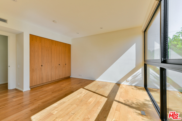 848 Milwood Avenue, Venice CA: https://media.crmls.org/mediaz/e6bfd46d-a01b-42b4-9705-18771af3d261.jpg