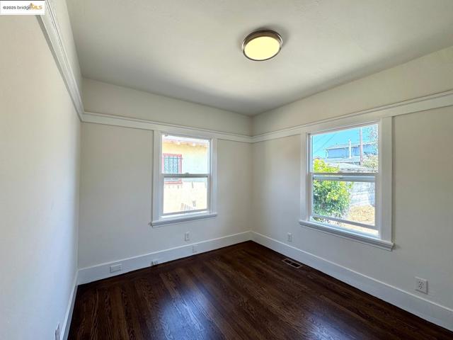5926 Marshall St, Oakland CA: https://media.crmls.org/mediaz/e6c03f11-bc3d-4ad8-b3ae-6d9bf5eaecd2.jpg