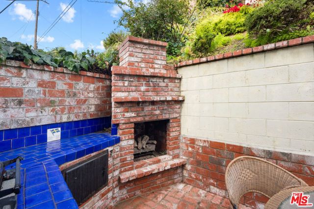 8335 W Manchester Avenue, Playa del Rey CA: https://media.crmls.org/mediaz/e6c05c28-2932-4aa0-8f30-69f32f63d747.jpg