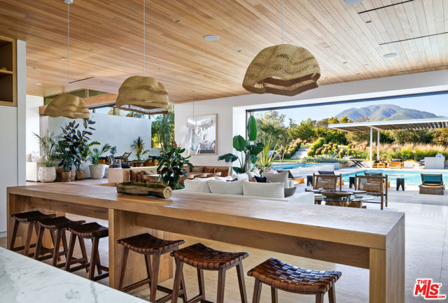28837 Selfridge Drive, Malibu CA: https://media.crmls.org/mediaz/e6c05fe1-257e-47ed-bcc1-8e9407df2a10.jpg