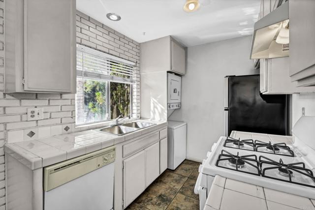 Detail Gallery Image 3 of 29 For 3448 Seabreeze Walk, Oceanside,  CA 92056 - 2 Beds | 1 Baths