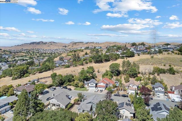 1218 Locust Dr, Vallejo CA: https://media.crmls.org/mediaz/e6c098c6-a84b-4285-9dd2-cfe164ad285c.jpg