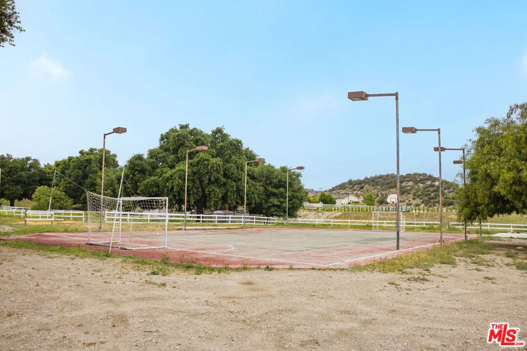 https://media.crmls.org/mediaz/e6c09a2b-2bc7-48e1-8521-937774857ee2.jpg?preset=X-Large