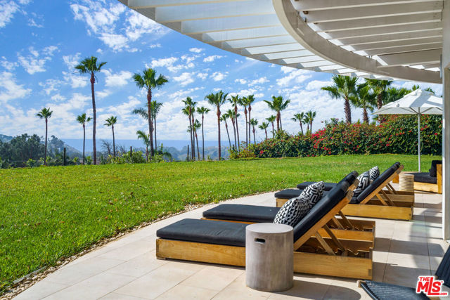 6375 Gayton Place, Malibu CA: https://media.crmls.org/mediaz/e6c0b52d-80f1-4daf-a5aa-4d8edd0969f2.jpg