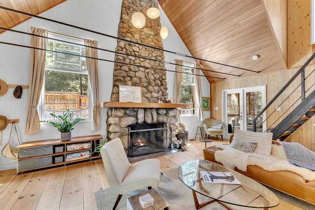 26299 Tahquitz Drive, Idyllwild CA: https://media.crmls.org/mediaz/e6c1f2ae-ab63-49a3-b924-ba55a123d1be.jpg
