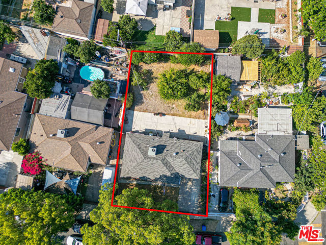 8056 Wakefield Avenue, Panorama City CA: https://media.crmls.org/mediaz/e6c1f4d6-5538-4112-aaae-7fb19e73cfe5.jpg