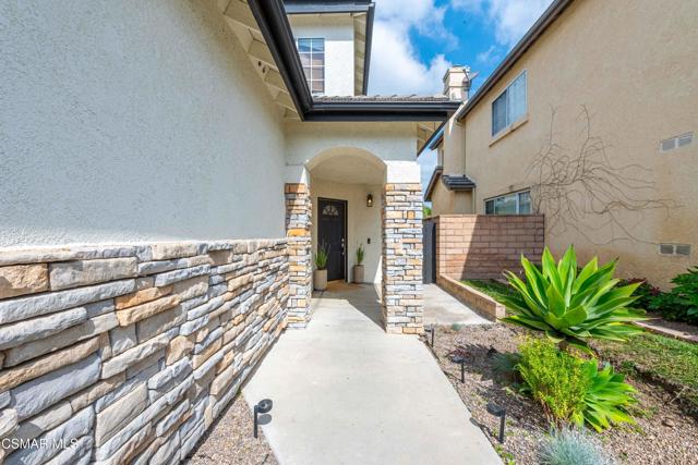2658 Morning Grove Way, Thousand Oaks CA: https://media.crmls.org/mediaz/e6c220ea-e04d-4f39-a293-fc786d3bc520.jpg