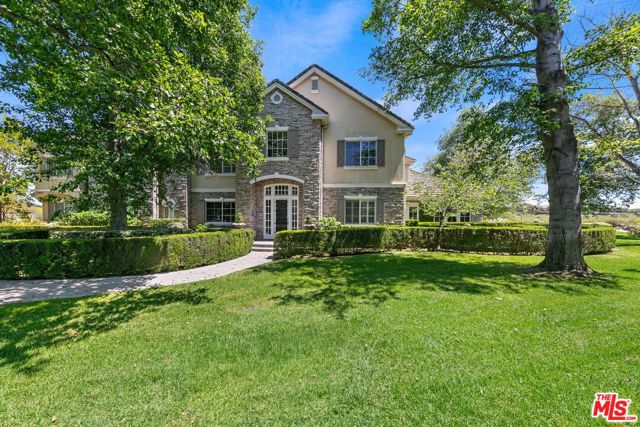 13418 Nightsky Drive, Camarillo CA: https://media.crmls.org/mediaz/e6c22d19-9fde-4d7e-84ea-540f866e26a3.jpg