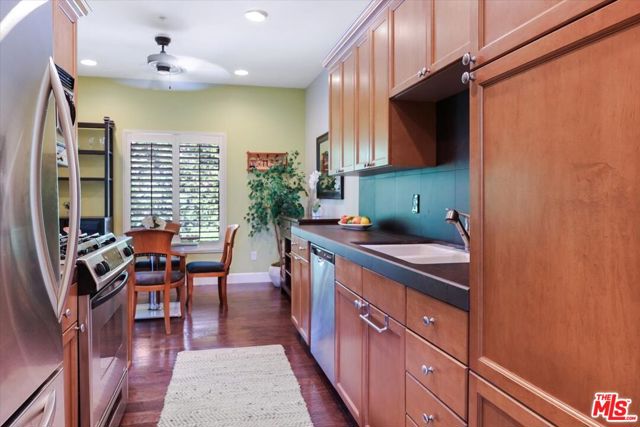 208 Villorrio Drive, Palm Springs CA: https://media.crmls.org/mediaz/e6c27d22-1ea8-48c0-8e4b-197bef8c6337.jpg