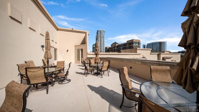 655 india St, San Diego CA: https://media.crmls.org/mediaz/e6c37f22-dec1-4ca7-89e0-e4c3b6cf9c66.jpg