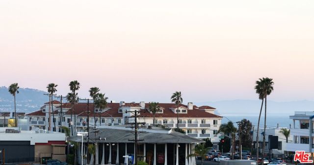 461 Chabela Drive, Manhattan Beach CA: https://media.crmls.org/mediaz/e6c3ab9c-1976-427e-bb75-ecc7970df043.jpg