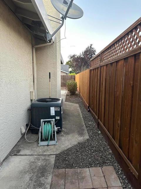1670 Sausalito Drive, Hollister CA: https://media.crmls.org/mediaz/e6c4836e-76a3-4d98-930f-d3bd485c858d.jpg