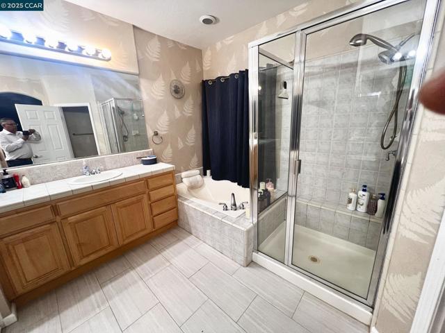 4045 Galenez Way, Antioch CA: https://media.crmls.org/mediaz/e6c51c67-0170-4275-a268-b5c5348cdf01.jpg