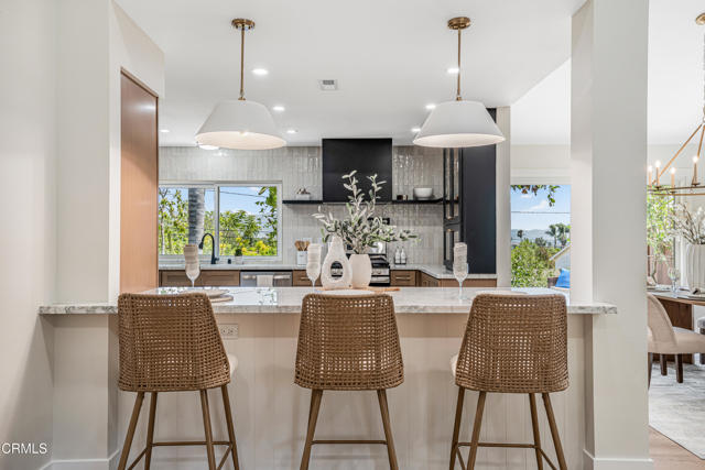 308 Calle Converse, Camarillo CA: https://media.crmls.org/mediaz/e6c58a3a-dd38-41ae-a4e8-3ea556816e95.jpg
