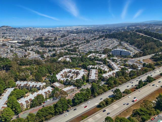 381 Half Moon Lane, Daly City CA: https://media.crmls.org/mediaz/e6c5c7cc-949e-4b31-89d1-955fb647bd97.jpg