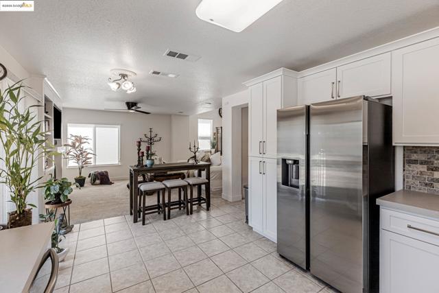 8215 Red Elk Dr, Elk Grove CA: https://media.crmls.org/mediaz/e6c6160c-02d3-4b2c-b664-c3ddc81774a3.jpg