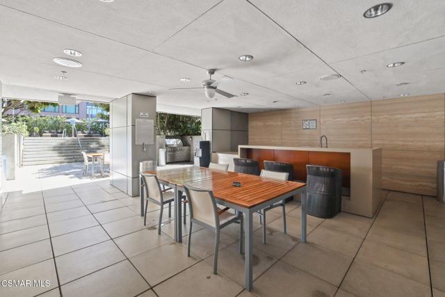 1155 S Grand Avenue, Los Angeles CA: https://media.crmls.org/mediaz/e6c64b4c-c7ae-4599-9ad4-4d5276fd0e9c.jpg