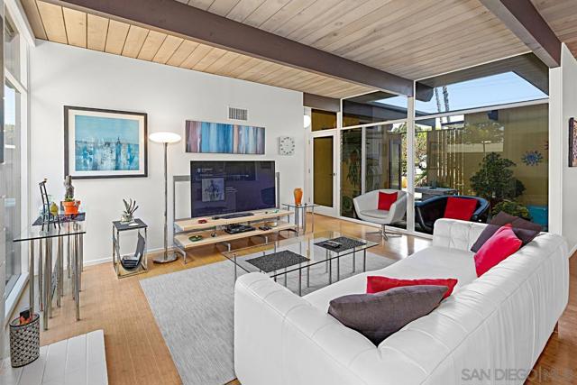 3455 Aldford Dr, San Diego CA: https://media.crmls.org/mediaz/e6c718c2-13a1-4087-a1ab-d25f0f4a60b8.jpg