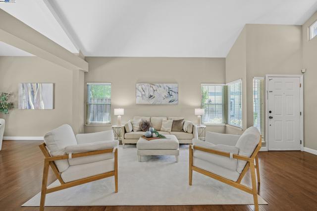 8043 Crossridge Rd, Dublin CA: https://media.crmls.org/mediaz/e6c74e50-96b0-4e41-b9db-1ea2486c896c.jpg