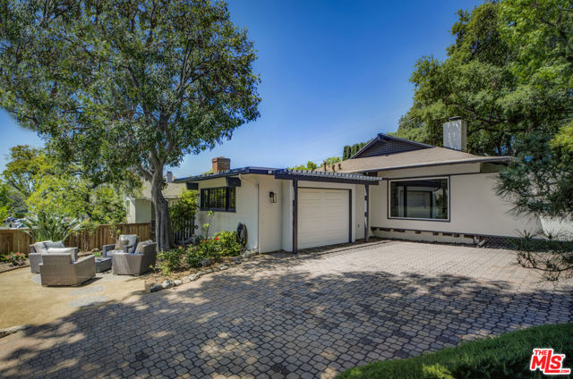 1943 Coolidge Avenue, Altadena CA: https://media.crmls.org/mediaz/e6c7529b-ad4e-4ffb-97bb-eeb04c150523.jpg