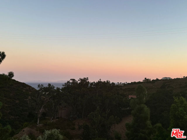 26533 Ocean View Drive, Malibu CA: https://media.crmls.org/mediaz/e6c76378-8f57-4a0b-abd5-7d8867e3ae32.jpg