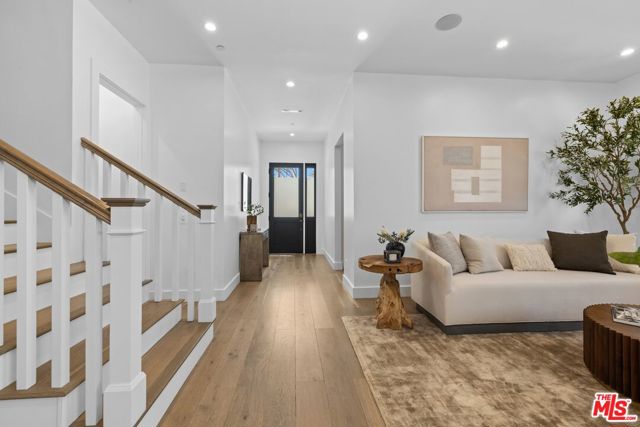 2590 Amherst Avenue, Los Angeles CA: https://media.crmls.org/mediaz/e6c7814e-3b0d-41d9-a5d4-13f4902ebe13.jpg