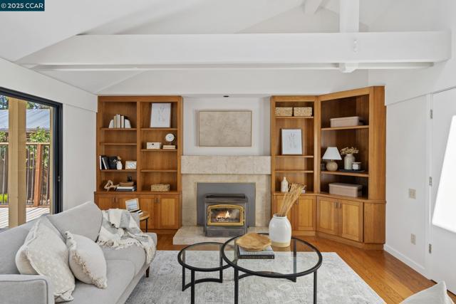 131 Clover Hill Court, Danville CA: https://media.crmls.org/mediaz/e6c7823c-24d1-463b-9105-18976511ab14.jpg