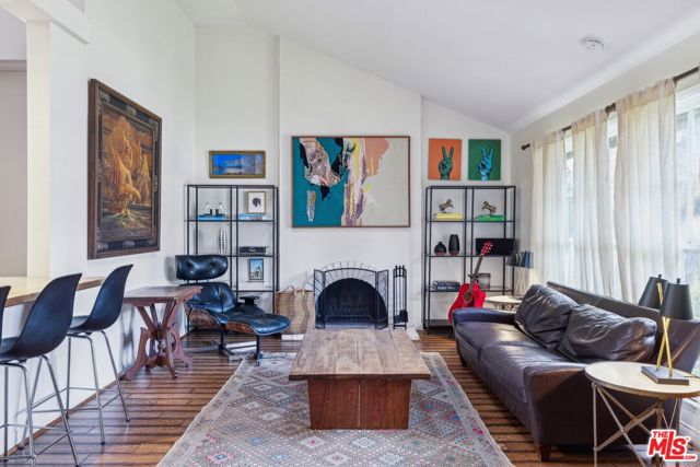 29429 Trailway Lane, Agoura Hills CA: https://media.crmls.org/mediaz/e6c7f208-20d5-451c-81fa-e86c45216f70.jpg
