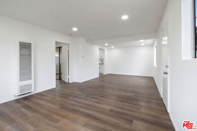1346 E 83rd Street, Los Angeles CA: https://media.crmls.org/mediaz/e6c7f634-40e8-42aa-975a-43f7b2e17128.jpg