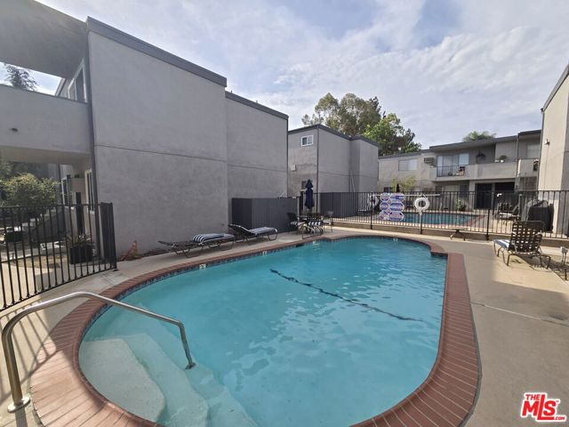 5720 Yolanda Avenue, Tarzana CA: https://media.crmls.org/mediaz/e6c86cee-5a58-405d-ae11-09bddd4d5849.jpg
