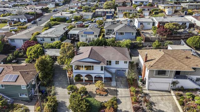 1748 Wesley Ave, El Cerrito CA: https://media.crmls.org/mediaz/e6c876be-0f78-4623-8852-f9adc00a3c72.jpg