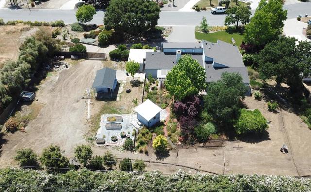 141 Holliday Drive, Hollister CA: https://media.crmls.org/mediaz/e6c93cc5-ef93-4aac-9319-124278071453.jpg