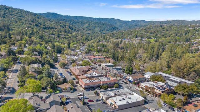 20578 3rd Street, Saratoga CA: https://media.crmls.org/mediaz/e6c99bb5-f3dc-403c-afc4-3c8b084b5347.jpg