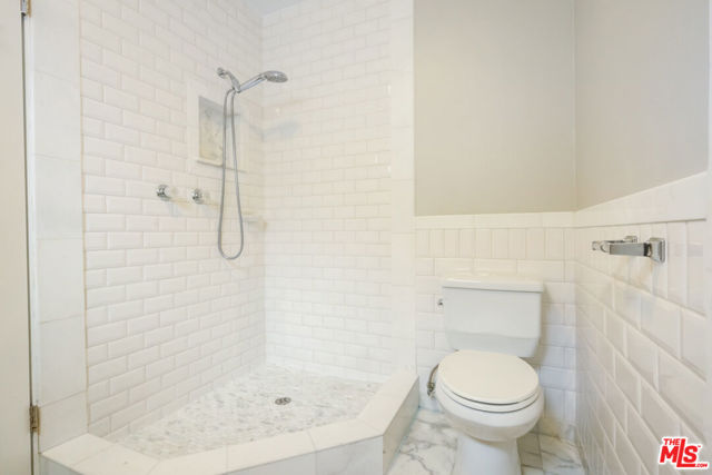 19128 MALDEN Street photo 6