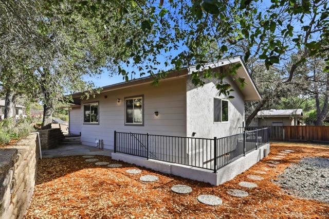 12387 Stonebrook Drive, Los Altos Hills CA: https://media.crmls.org/mediaz/e6cb0566-f98e-49db-82d2-73ca9a10fc5a.jpg