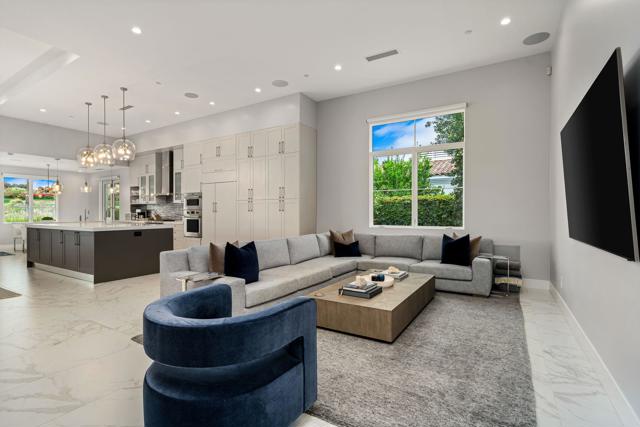 80840 Via Portofino, La Quinta CA: https://media.crmls.org/mediaz/e6cb0cec-18b4-4dc8-84e7-7d41d363366b.jpg