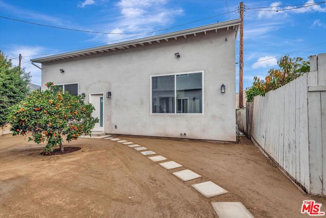 12420 Idaho Avenue, Los Angeles CA: https://media.crmls.org/mediaz/e6cb4db5-32b6-47cb-a155-b1b35dca5611.jpg