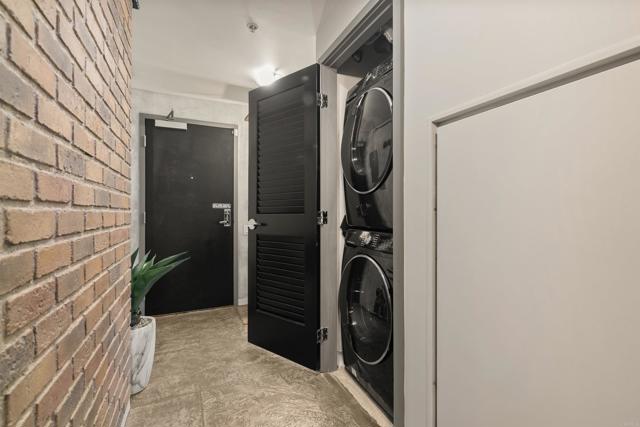 350 11Th Avenue, San Diego CA: https://media.crmls.org/mediaz/e6cb7c58-987b-4769-9768-a1347fa74a59.jpg