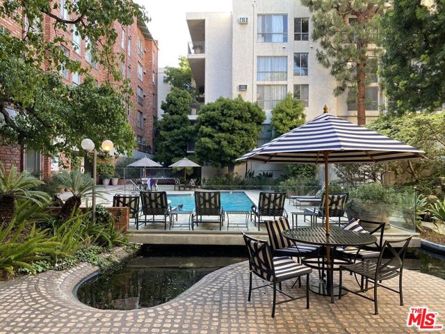 1440 Veteran Avenue, Los Angeles CA: https://media.crmls.org/mediaz/e6cba2c0-e082-4c0d-ab10-6ca8e3a530e3.jpg