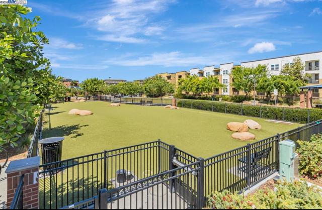 705 Cannery Pl, San Jose CA: https://media.crmls.org/mediaz/e6cbfa5c-25a6-4fef-b846-677e22e8477e.jpg