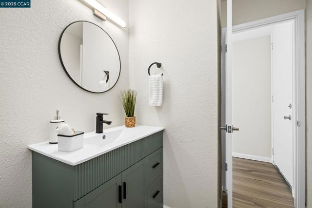9 Glen Dr, Fairfax CA: https://media.crmls.org/mediaz/e6cc60c7-b3e0-4cd5-9747-e23800de81b2.jpg
