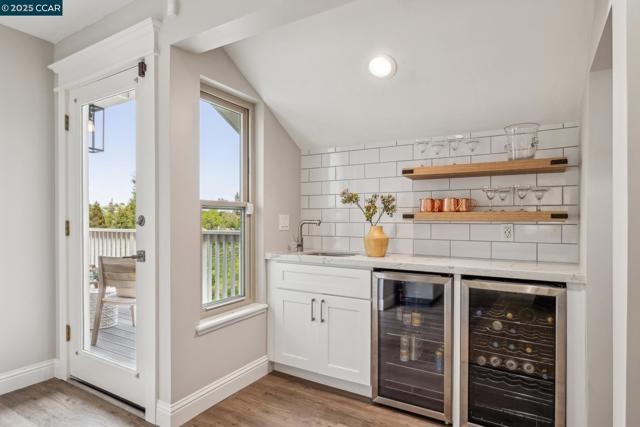 1019 Silverhill Drive, Lafayette CA: https://media.crmls.org/mediaz/e6cc73d0-19ed-4413-bf46-9029df57153f.jpg