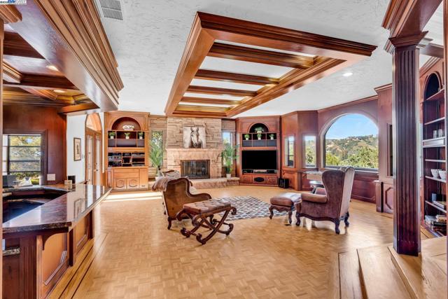 219 Valley Oaks Dr, Alamo CA: https://media.crmls.org/mediaz/e6ccbd8e-ffd7-4b69-b3af-b93a3de4e416.jpg